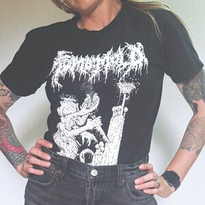 TOMBMOLD death metal short sleeve. Size: Men's SMALL
